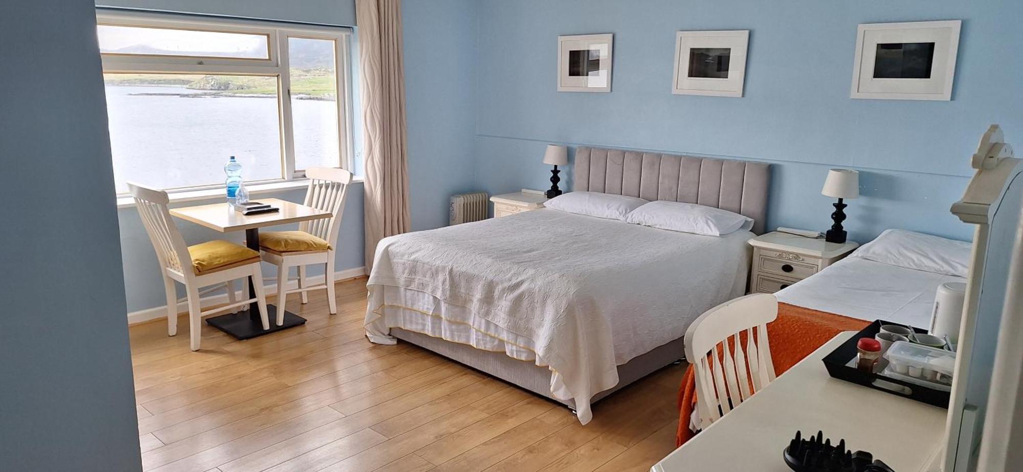 Horizon View Lodge: Seaside B&B on Valentia Island Knights Town Room photo