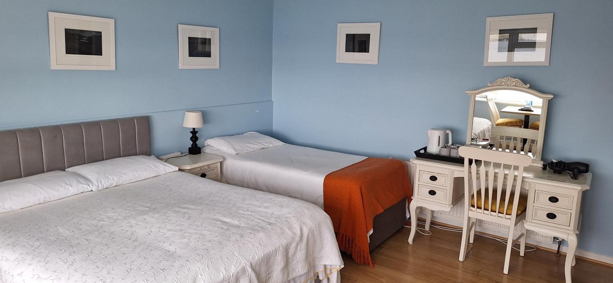 Horizon View Lodge: Seaside B&B on Valentia Island Knights Town Room photo