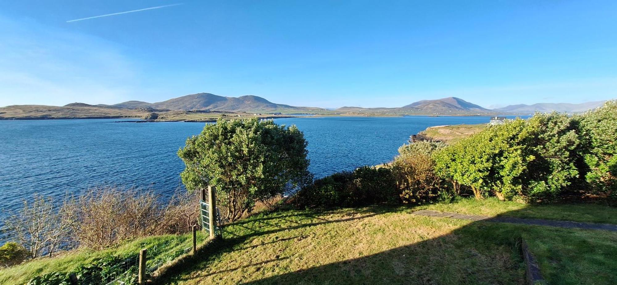 Horizon View Lodge: Seaside B&B on Valentia Island Knights Town Room photo